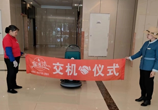 云南寶來(lái)潔鋰電池洗地機(jī) 油污塵土小垃圾都可以清掃 清潔不留痕跡
